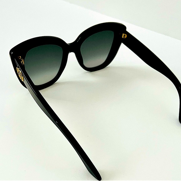 Gucci Black Framed Sunglasses w/ Gray lenses - Picture 7 of 15